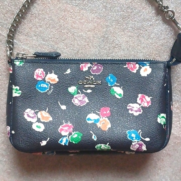 SOLD - COACH Large Wristlet 19 in Wildflower Print - Mini Purse - Picture 3 of 15